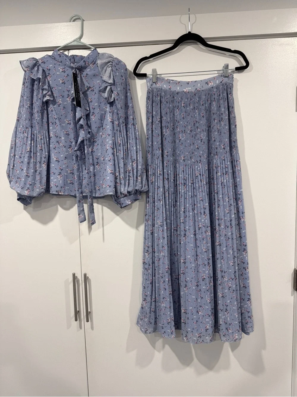 NWT Blue floral stunning matching shirt and skirt set